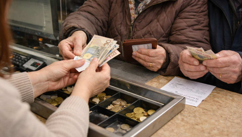 Кабинетът реши: изплащането на пенсии няма да се бави заради почивни дни