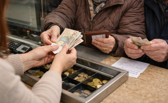 Кабинетът реши: изплащането на пенсии няма да се бави заради почивни дни