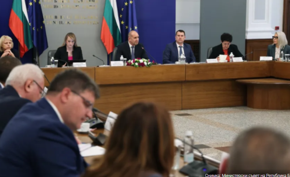 Румен Радев призова областните управители да реагират по-бързо и адекватно при бедствия