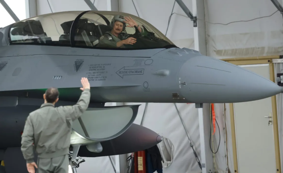 България купува от САЩ ракети за F-16 за близо 1 млрд. долара
