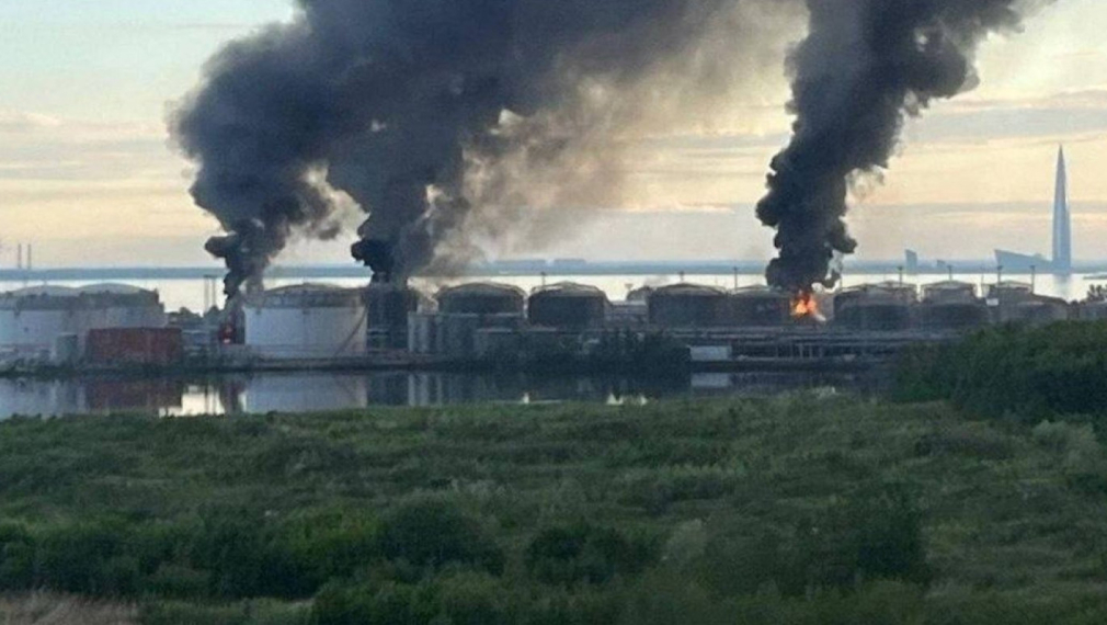 Украински дронове са ударили петролен терминал в Санкт Петербург