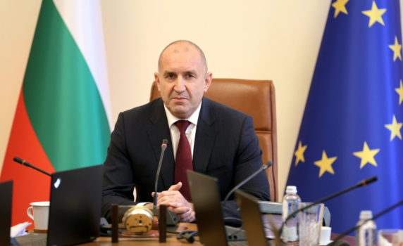 Радев: Пенсиите няма да се намаляват, няма да купуваме ракети за 1 млрд. и майчинството няма да се реже. Сменяме Спецов