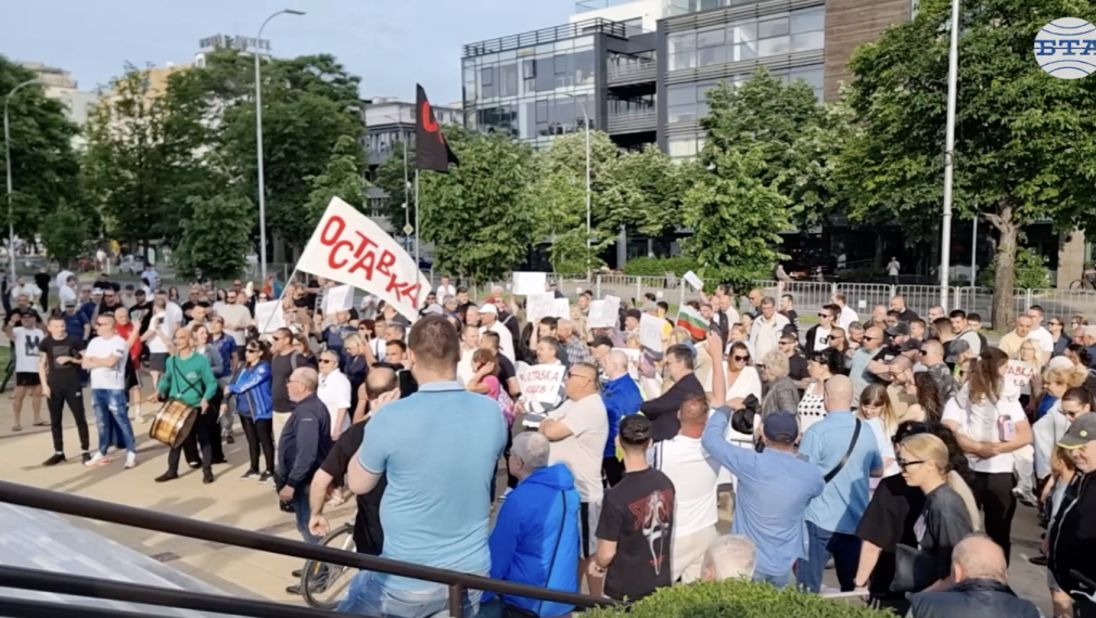 Граждани на Варна излязоха на протест с искане за оставката на кмета Благомир Коцев