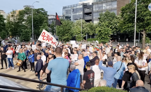 Граждани на Варна излязоха на протест с искане за оставката на кмета Благомир Коцев