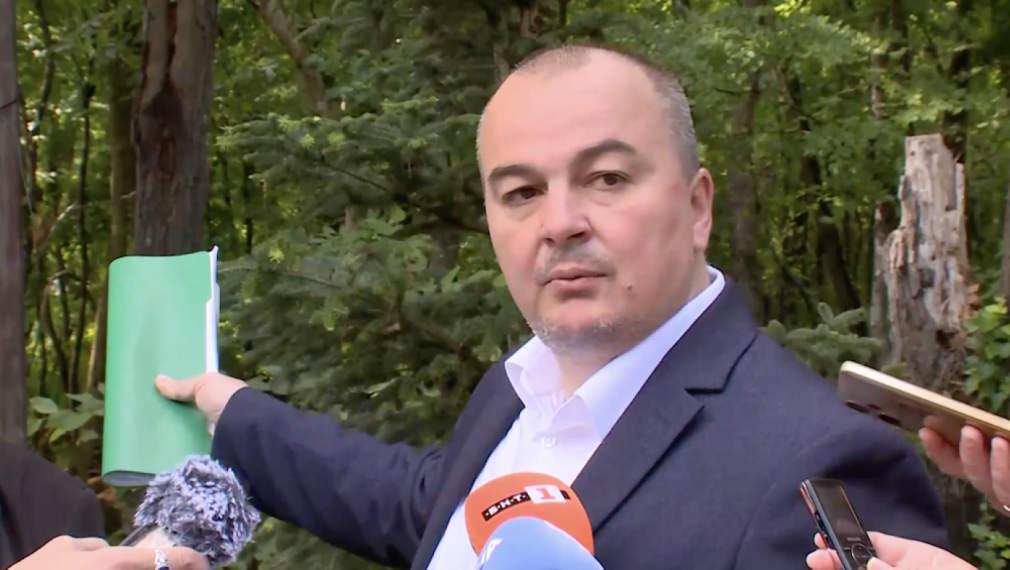 Министър Абровски: Четири от деветте оградени имота в Баба Алино са държавна собственост