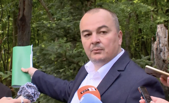 Министър Абровски: Четири от деветте оградени имота в Баба Алино са държавна собственост