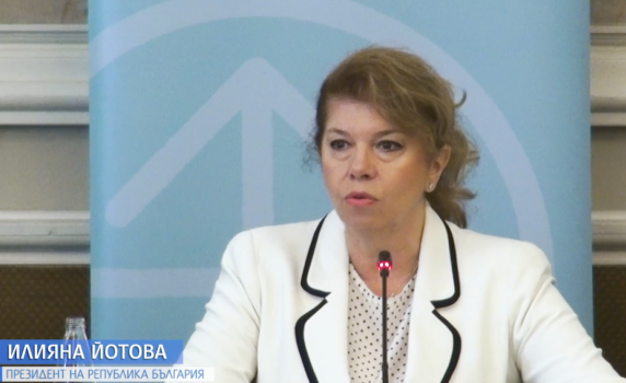 Илияна Йотова: Геополитическият разлом минава точно през територията на България
