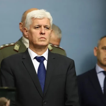 В Министерството на отбраната работят над 4 хил. пенсионери