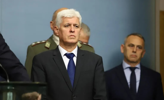 В Министерството на отбраната работят над 4 хил. пенсионери