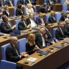 ПБ замразява депутатските заплати на нивото от март 2026 г., но оставя вратичка за ново увеличение