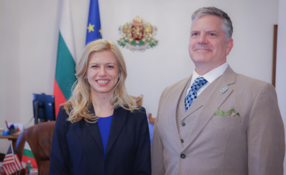 Михаела Доцова и Х. Мартин Макдауъл обсъдиха отпадането на визите за САЩ
