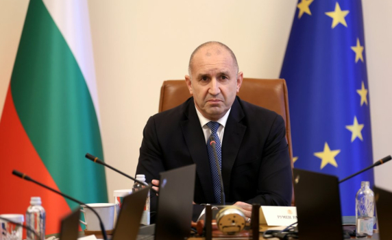 Радев: Дадохме на Украйна достатъчно, а търпим щети от този конфликт. Спираме военната помощ