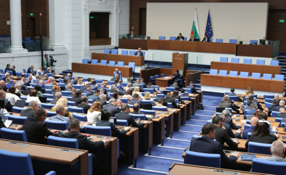 Парламентът одобри на първо четене новия дълг от 3,8 млрд. евро