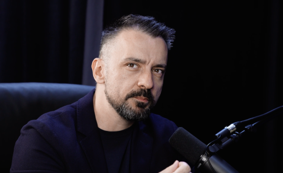Кристиян Шкварек при Явор Дачков: От Петрохан до „Баба Алино“ - за умнокрасивите истината е фашизъм и заговор на мафията