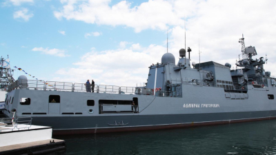 Руски военен кораб произведе предупредителни изстрели срещу британска яхта