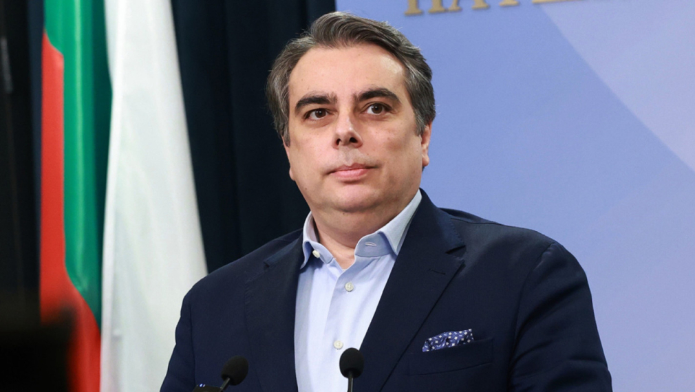 Асен Василев: Господин Гундяев е служител на КГБ, а не е духовно лице