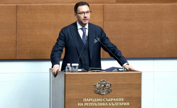 ГЕРБ обвини Радев, че застава до Русия със защитата на патриарх Кирил