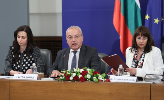 Кабинетът замразява минималната заплата на 620 евро до 2028 г.