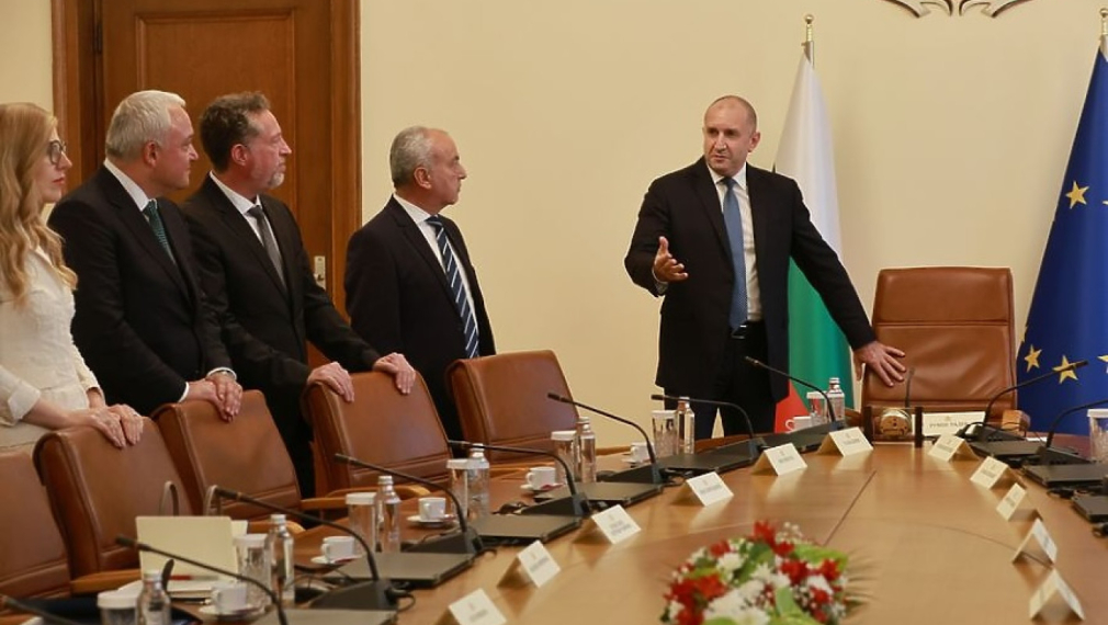 Радев: Кабинетът няма да замрази минималната работна заплата на 620 евро до 2028 г.