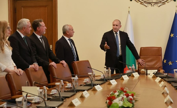 Радев: Кабинетът няма да замрази минималната работна заплата на 620 евро до 2028 г.