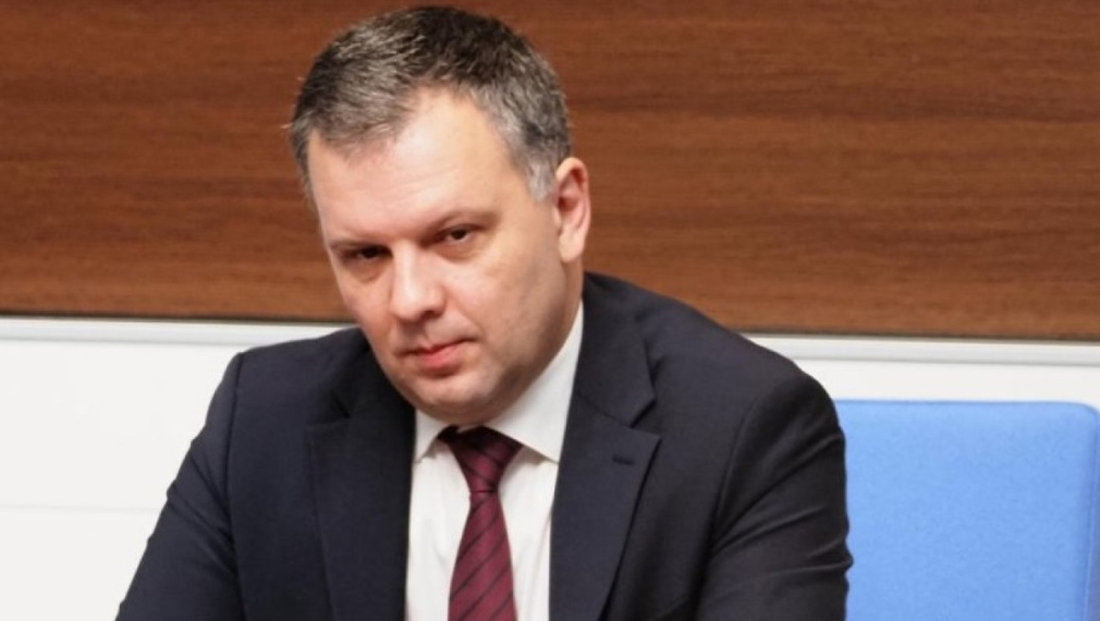 Министър Найденов поиска проверка за съдебната реабилитация на педофил, назначен в училище