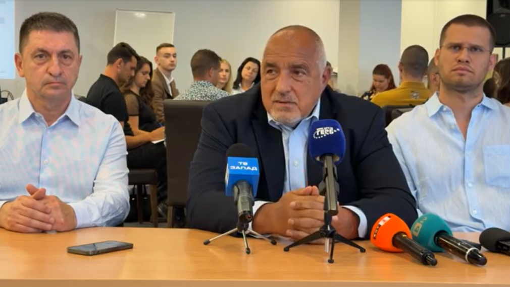 Борисов прави кабинет в сянка, в сегашния се справял само Копринков