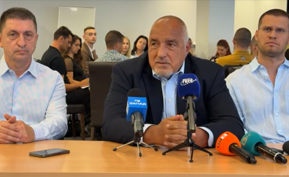 Борисов прави кабинет в сянка, в сегашния се справял само Копринков
