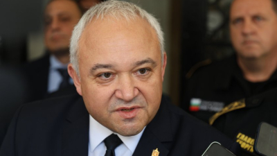 Демерджиев: Зад фирмите за мантинели прозира фигурата на Бойко Борисов