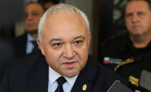 Демерджиев: Зад фирмите за мантинели прозира фигурата на Бойко Борисов