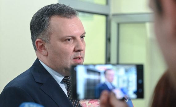 Министър Найденов поиска отстраняването на прокурорката Емилия Русинова заради връзки с Пепи Еврото