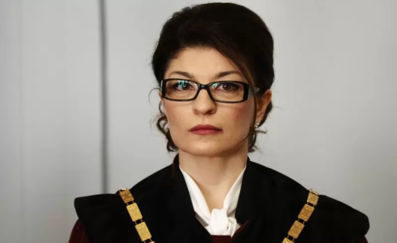 Десислава Атанасова: На тази дата не съм летяла с Пеевски до Дубай, а с граждански полет до Истанбул