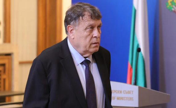 Министър Вълчев: МОН проверява ЛГБТ филм, сниман в две столични училища с пари от Фонд „Култура“