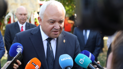 Демерджиев: Заличавани са данни за полетите на Атанасова и Пеевски