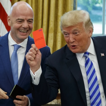 ФИФА отмени червен картон на американски футболист след намеса на Тръмп