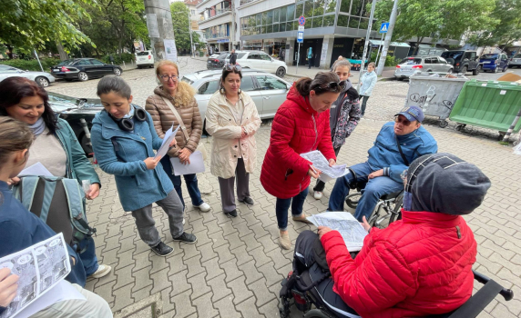 Проучване: На всеки 15 метра в центъра на София има пречка за хора с увреждания и родители с колички