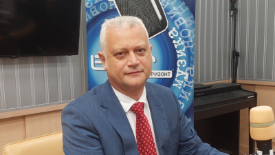 Дечев: Ако Атанасова е укрила пътуване с Пеевски, трябва да подаде оставка