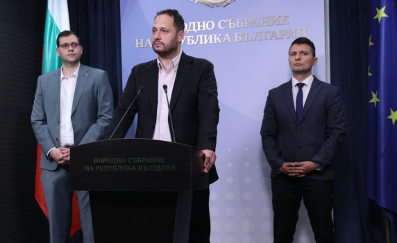Промени в изборния кодекс: ПБ предлагат само с машини в големите секции и без район "Чужбина"