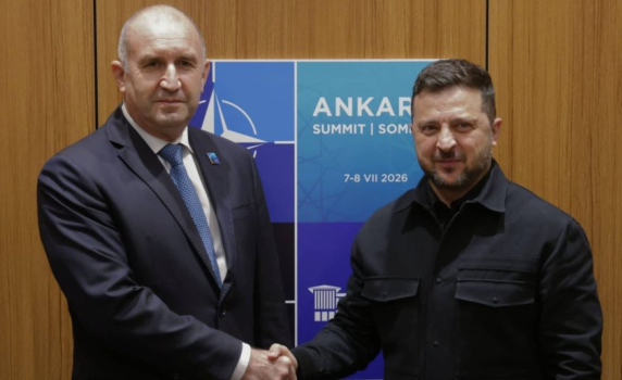 Радев и Зеленски разговаряха в Анкара за енергийни проекти, украинският президент го покани в Киев
