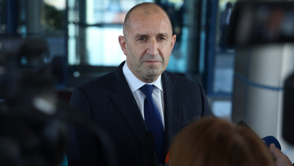 Румен Радев ще присъства на военния парад в Париж по покана на Макрон
