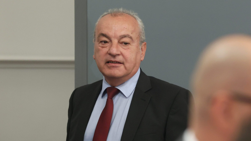 Парламентът прие на първо четене държавния бюджет за 2026 г. Гълъб Донев допусна дефицит под 5,7%