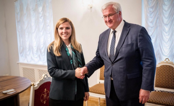 Външната министърка е подписала Киевската декларация за засилени санкции срещу Русия