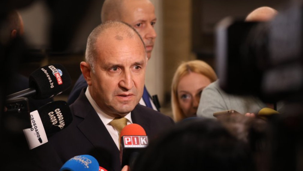 Радев: Няма противоречие в позицията на правителството за войната в Украйна
