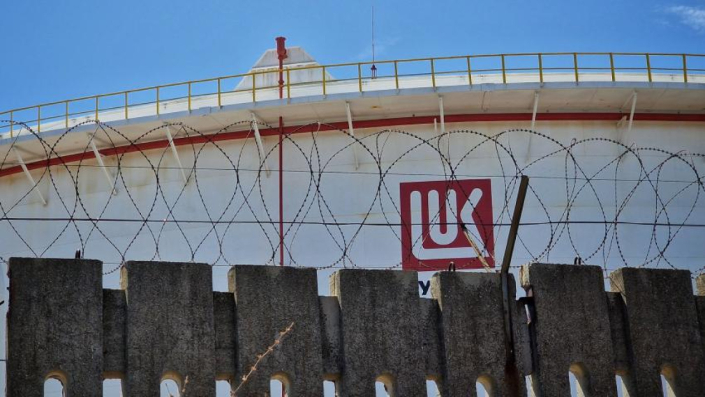 Конституционният съд: Държавата не може да продава „Лукойл“ и да управлява вместо собствениците