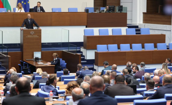 Парламентът одобри разполагането на осем американски самолета-цистерни и 250 военнослужещи в „Безмер“