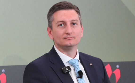 Министърът на иновациите:: За пет години 31% от обществените поръчки за близо 17 млрд. евро са минали без конкуренция. 250 политици са свързани с фирми изпълнители