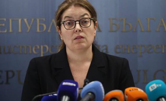 Министър Ива Петрова: АЕЦ „Козлодуй“ няма да спре заради ниския Дунав, реакторите не се охлаждат с речна вода