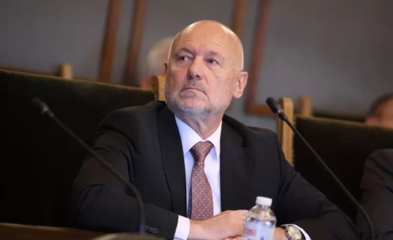 Тагарев: Дронът може да е украински, но изпратен от Русия