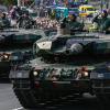 Полша проведе най-големия военен парад в историята си: 2000 войници, 300 бойни машини, 60 самолета и хеликоптера