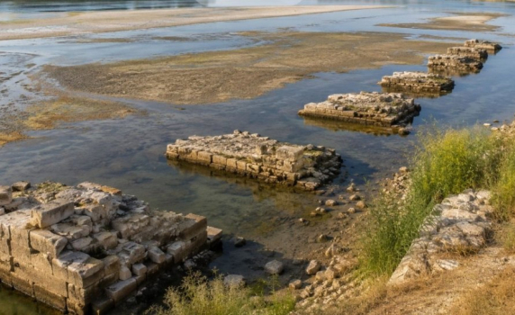 Останки от легендарния Константинов мост се показаха от водите на Дунав (ВИДЕО)