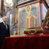 Путин се поклони пред мощите на руски средновековен княз